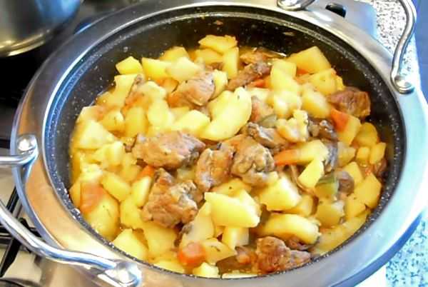 Свинина в духовке с картошкой и грибами рецепт с фото пошагово - 1000.menu