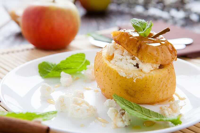 Запеченные яблоки с медом и корицей рецепт с фото пошагово и видео - 1000.menu