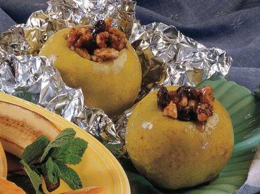 Печеные яблоки с творогом в духовке. рецепт приготовления пошагово с фото