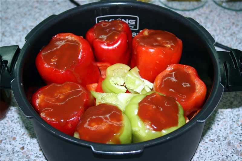 Фаршированные перцы в томатном соусе - пошаговый фоторецепт