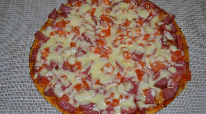 Пицца с колбасой и сыром в духовке – простые пошаговые рецепты с фото на любой случай