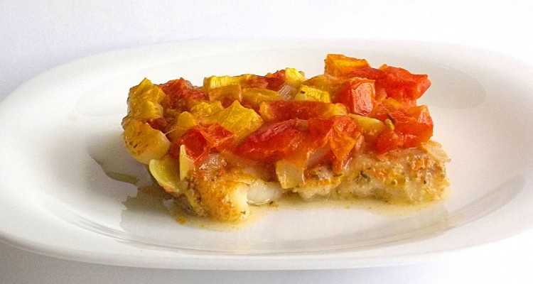 Пангасиус в духовке (18 фото): рецепты приготовления запеченной рыбы с картофелем. как его готовить с помидором и сыром в рукаве?