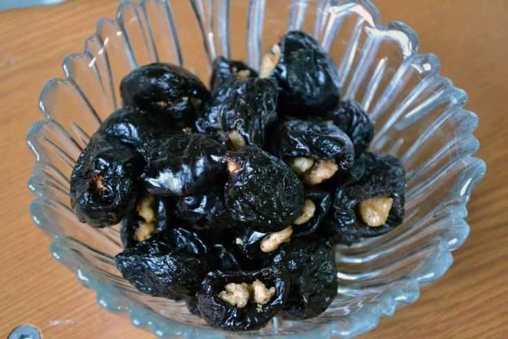 Чернослив с грецким орехом и сметаной — очень вкусные рецепты разных блюд