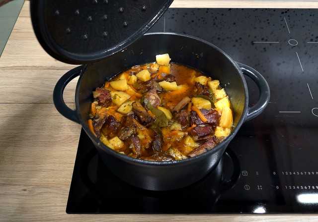 Вкусные свиные ребрышки с картошкой, запеченные в духовке – самые простые рецепты с фото