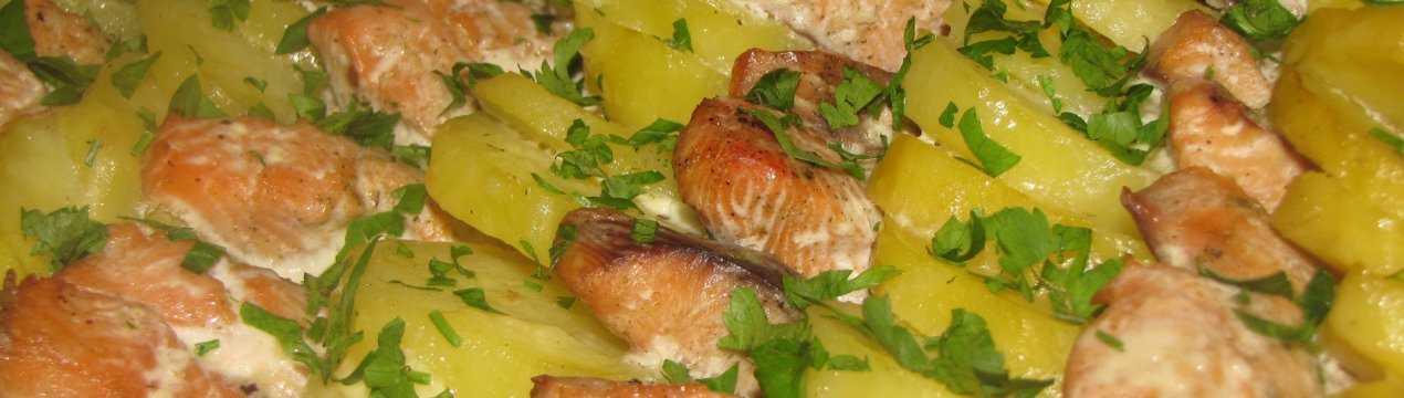 Горбуша в духовке с картошкой: как вкусно приготовить