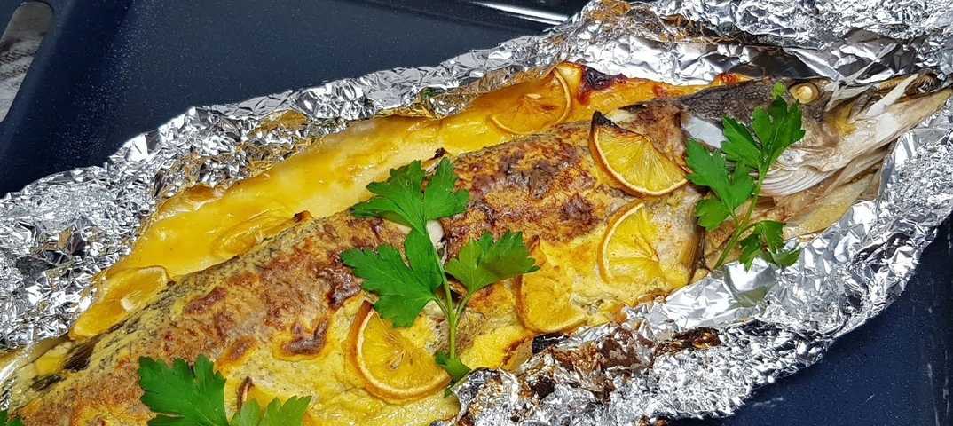Щука в духовке в фольге - рецепты фаршированной и запеченной рыбы целиком, в сметане, с картофелем и майонезом