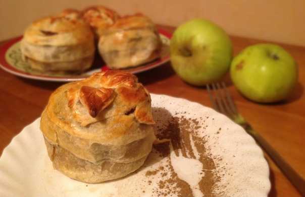 Дрожжевые пироги с яблоками в духовке