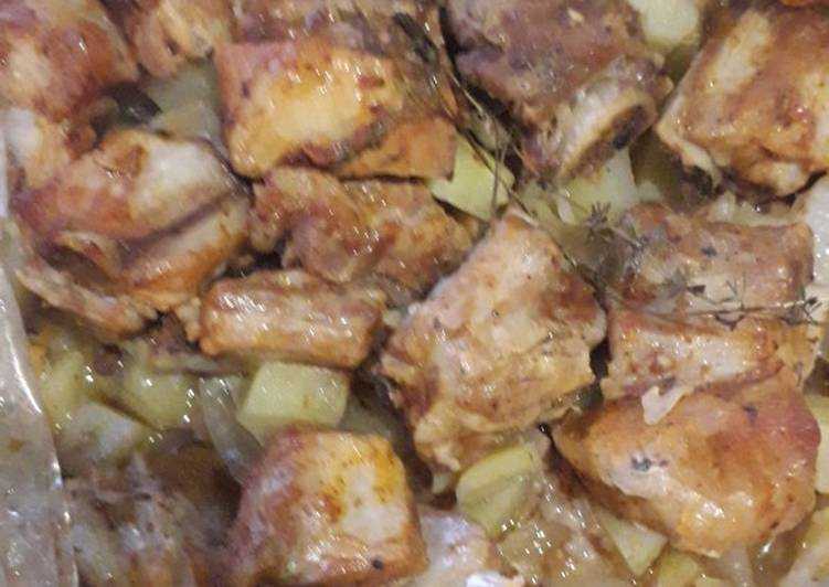 Вкусная свинина с картофелем в духовке — 5 рецептов приготовления в пакете для запекания