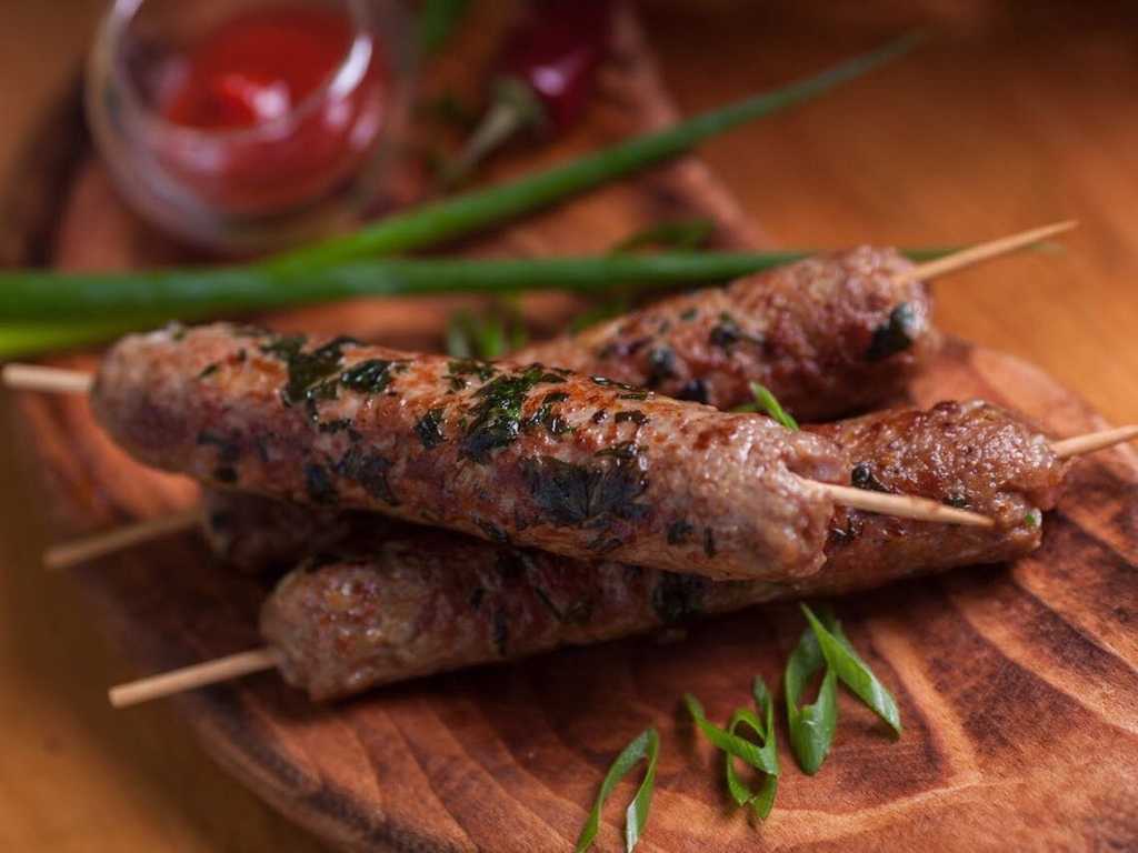 Чевапчичи — рецепты вкусных колбасок и несколько способов их приготовления - советдня