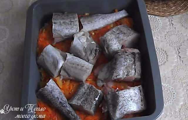 Рыбный рататуй с минтаем и овощами запеченный в духовке