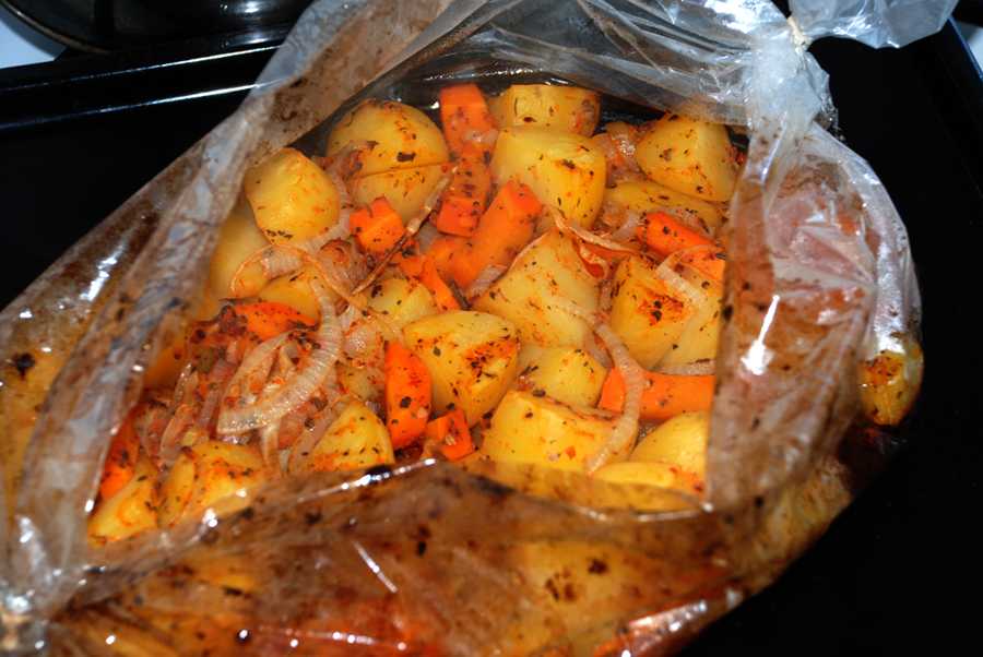 Картошка, запеченная в духовке – 10 рецептов приготовления с пошаговыми фото