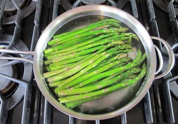🍀 как готовить спаржу зеленую замороженную: секреты сохранения полезных свойств | рецепты отварной спаржи, на сковороде, в мультиварке и крем-супа