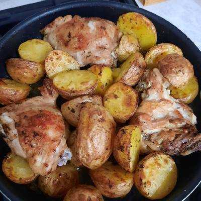 Курица запечённая с овощами в духовке — 8 рецептов вкуснейшего блюда
