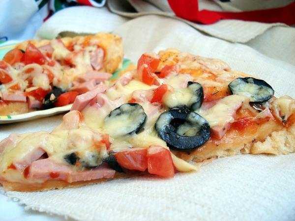 Пицца пепперони – 5 пошаговых рецептов в домашних условиях