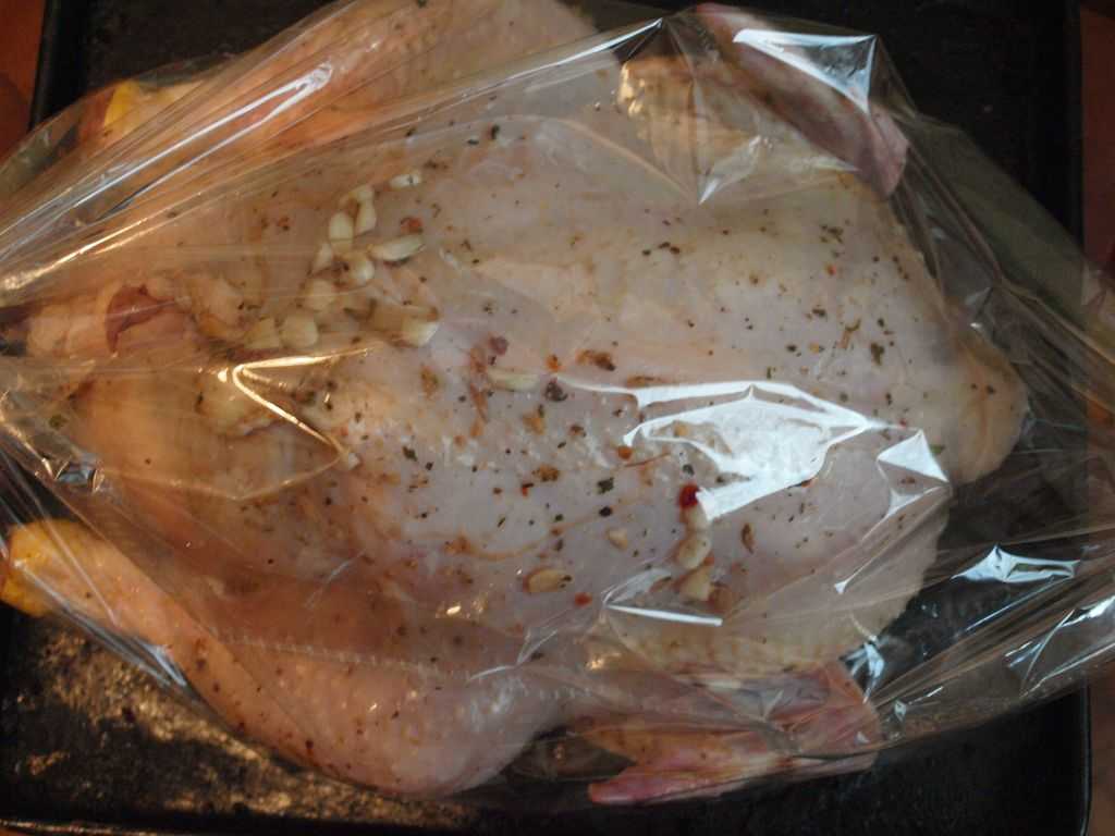 Курица в рукаве в духовке целиком — 5 рецептов с фото пошагово