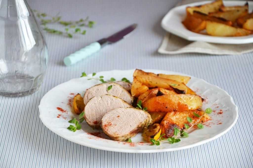 Свиная вырезка запеченная с картофелем и грибами рецепт с фото - 1000.menu
