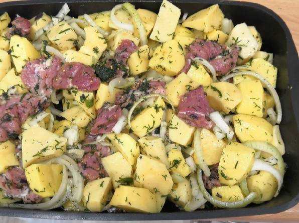 Свинина с картошкой в духовке: 5 рецептов с пошаговыми фото