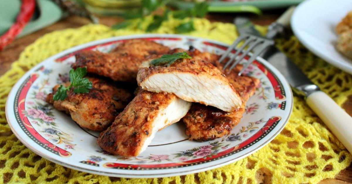 Отбивные из куриного филе — 8 рецептов на сковороде и в духовке