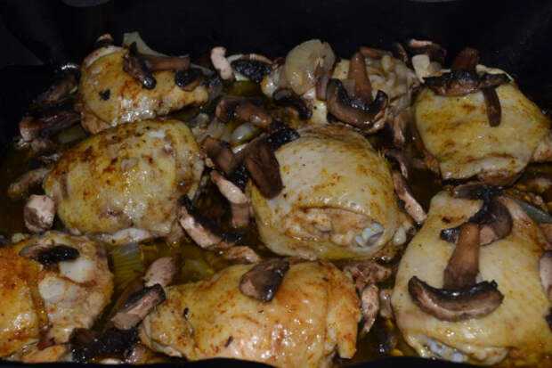 Запекаем курицу фаршированную грибами в духовке целиком: поиск по ингредиентам, советы, отзывы, пошаговые фото, подсчет калорий, удобная печать, изменение порций, похожие рецепты