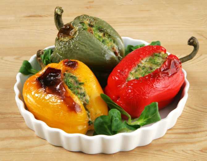 Перец фаршированный овощами и рисом в духовке