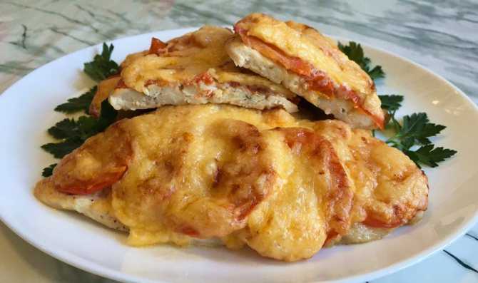 Куриные отбивные с помидорами и сыром - 5 популярных рецептов — kushaisovkusom.ru
