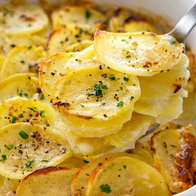 Запекаем картошку с сыром в духовке – 4 рецепта ароматного картофеля