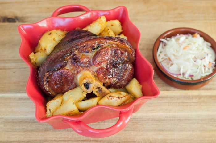 Свиная рулька, запеченная в духовке – 10 вкусных рецептов с фото пошагово