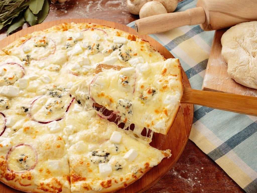 Пицца 4 (четыре) сыра - классический рецепт в домашних условиях