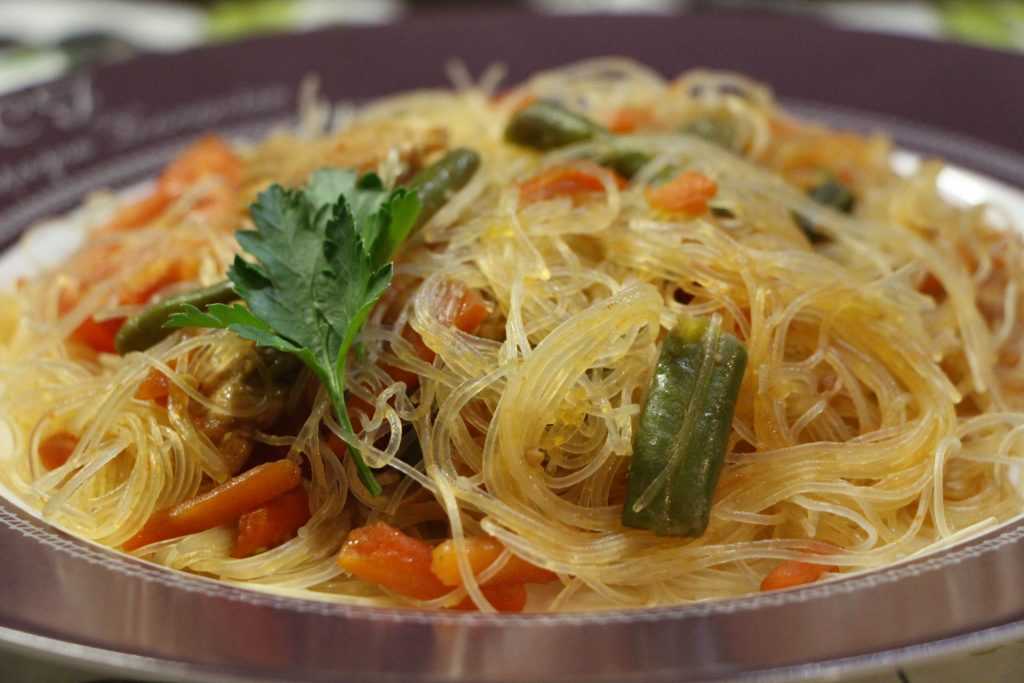 Салат фунчоза с овощами - рецепт в домашних условиях