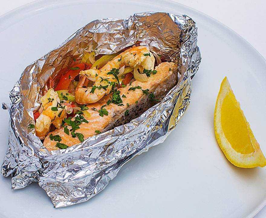 Красная рыба, запеченная в духовке — лучшие рецепты блюд