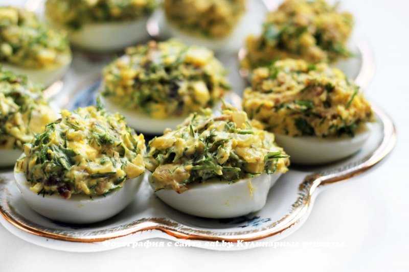 Фаршированные яйца – 10 рецептов с пошаговыми фото на праздничный стол