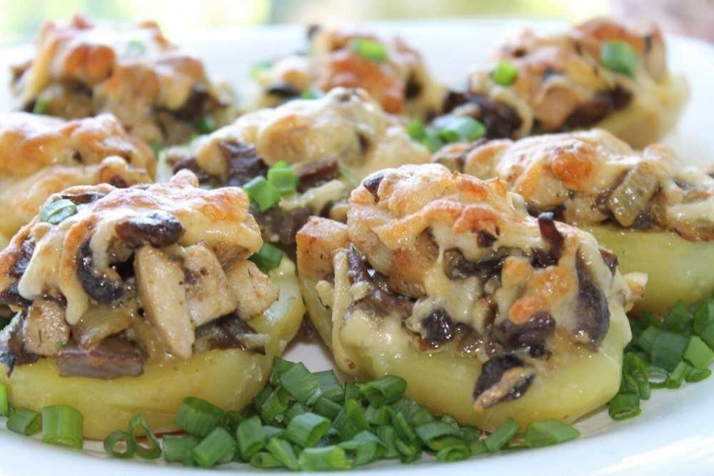 Картошка с сыром и грибами слоями в духовке