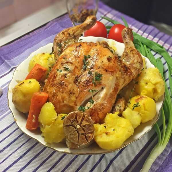 Курица с картошкой в духовке - самые вкусные рецепты
