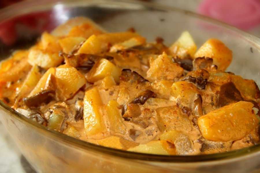 Картошка с шампиньонами и сметаной: в духовке, на сковороде, тушеная, жареная