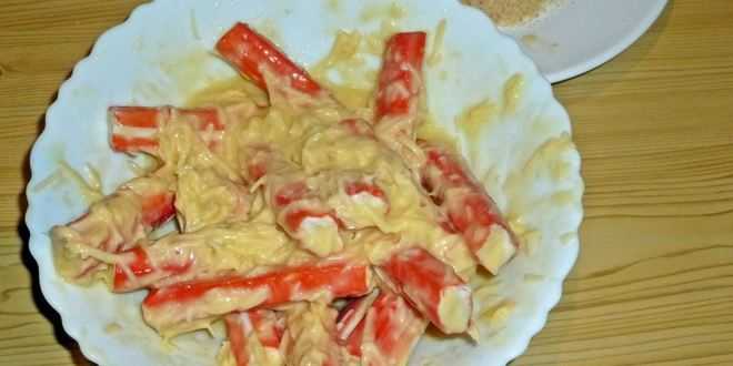 Фаршированные крабовые палочки (22 фото): рецепты блюд с разной начинкой. как начинить и завернуть палочки с помидорами, печенью трески и грибами?