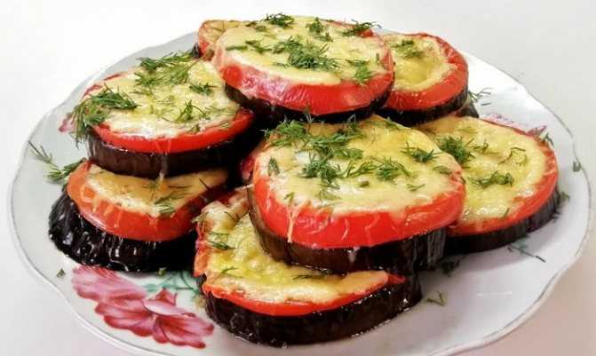 Баклажаны с помидорами сыром и чесноком в духовке кружочками