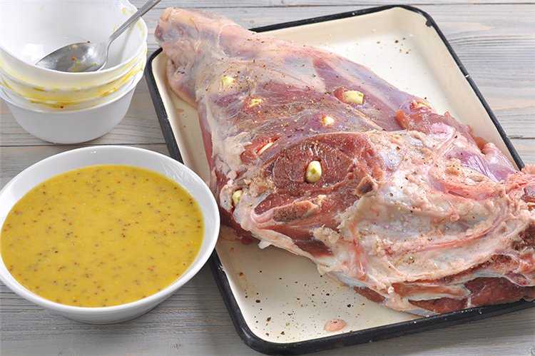 Баранина в духовке (21 фото): рецепты приготовления запеченного мяса. какие блюда можно приготовить в рукаве? как запекать баранину, чтобы она была вкусной и сочной?