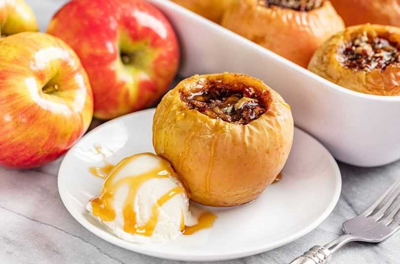 Печеные яблоки в духовке: рецепты