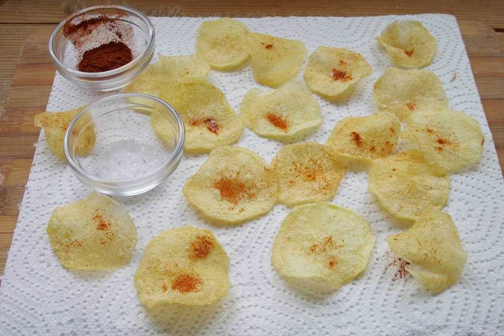 Картофельные чипсы на сковороде домашние