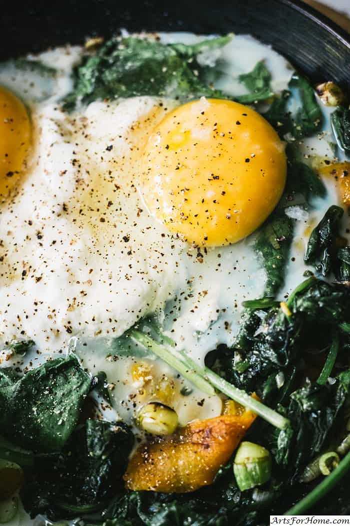 Яичница со шпинатом – 7 рецептов