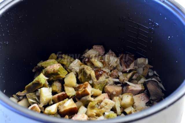 Тушеная и жареная картошка с грибами в мультиварке