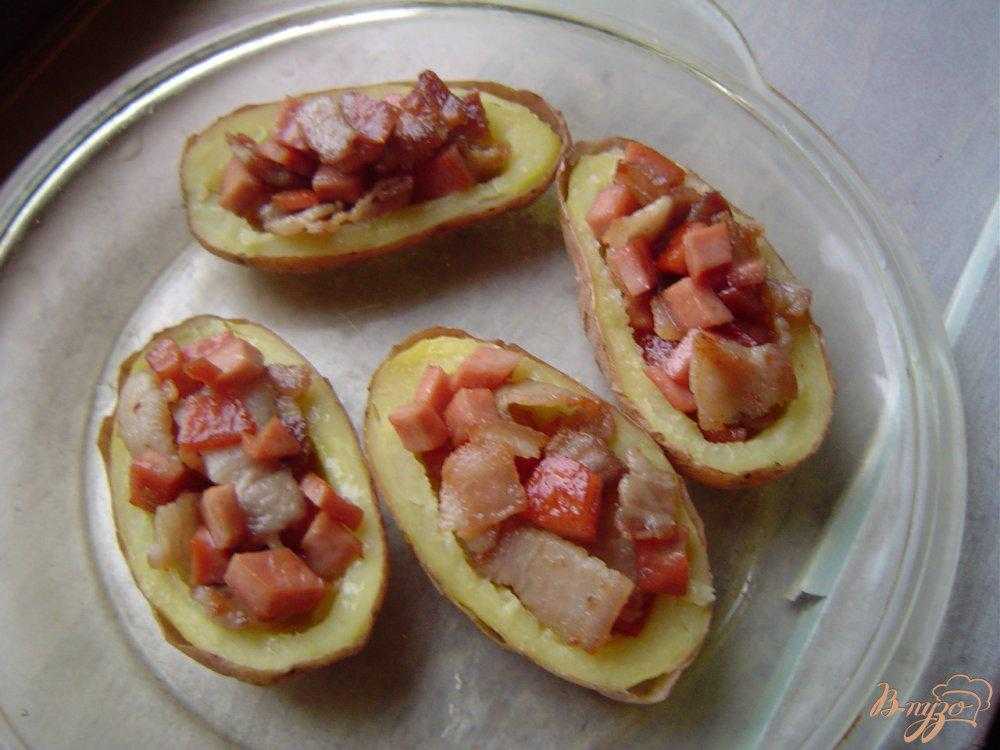 Картошка с колбасой в духовке с сыром