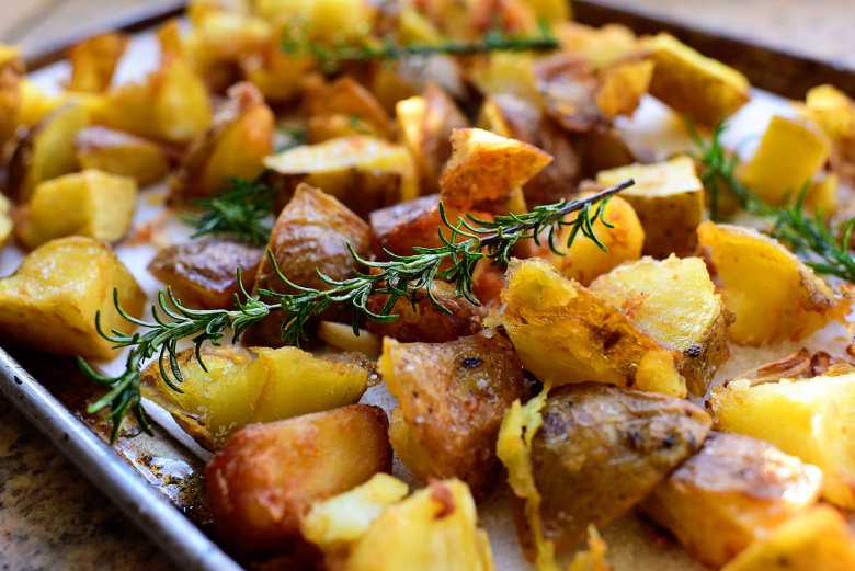 Картофель запеченный в духовке с розмарином – кулинарные рецепты