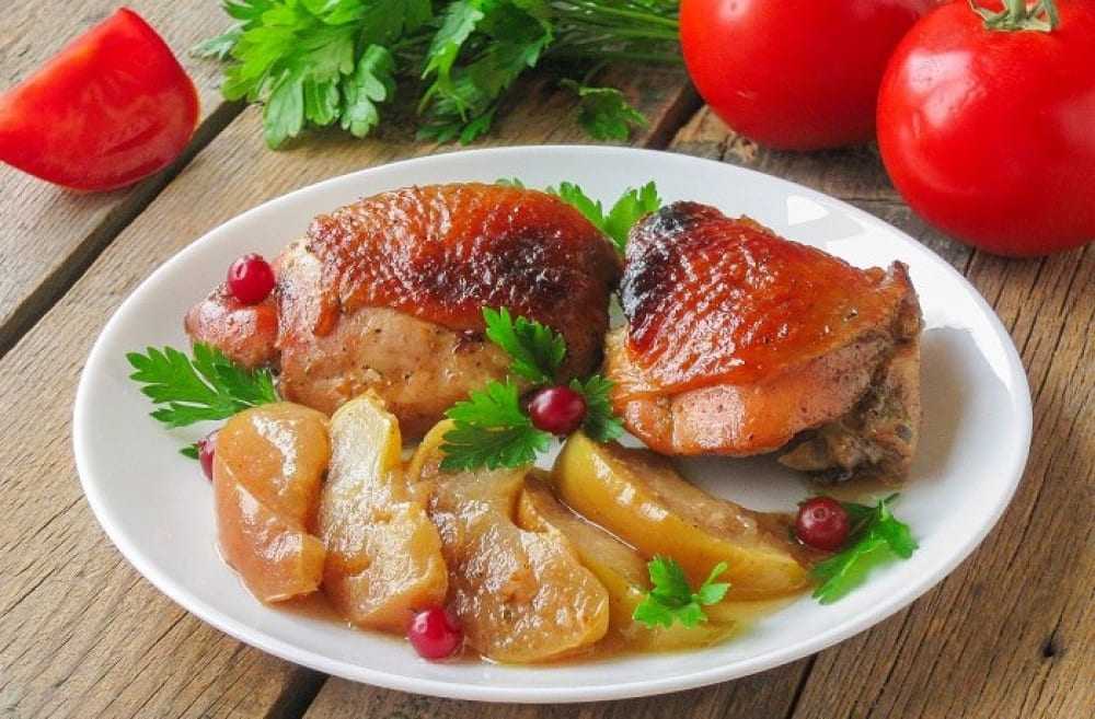 Курица целиком в духовке, фаршированная яблоками: рецепт пошаговый с фото