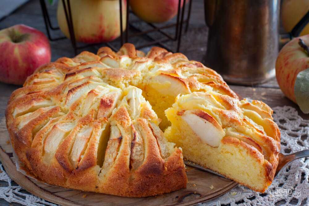 Дрожжевые пирожки с яблоками в духовке рецепт с фото пошагово - 1000.menu