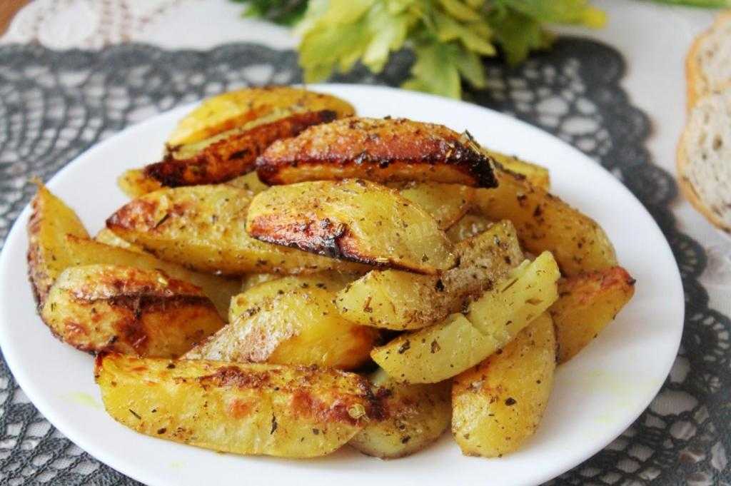 Картошка в фольге в духовке — 7 пошаговых рецептов