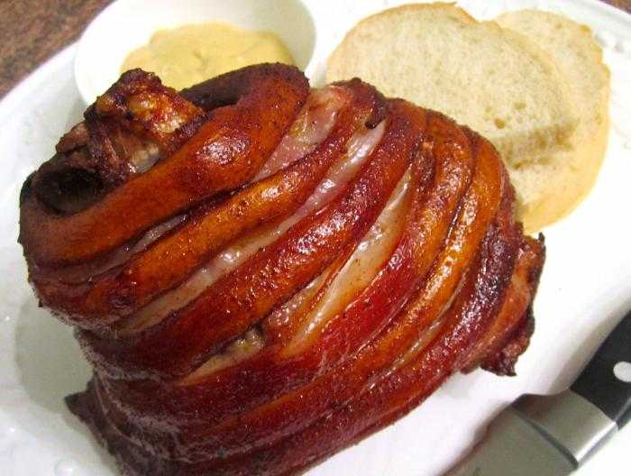 Свиная рулька запеченная в духовке — 7 рецептов приготовления
