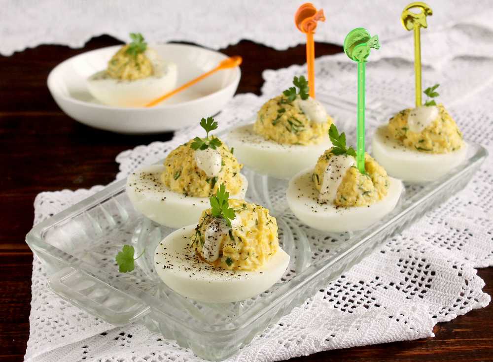Фаршированные яйца с паштетом из маслин рецепт с фото пошагово и видео - 1000.menu