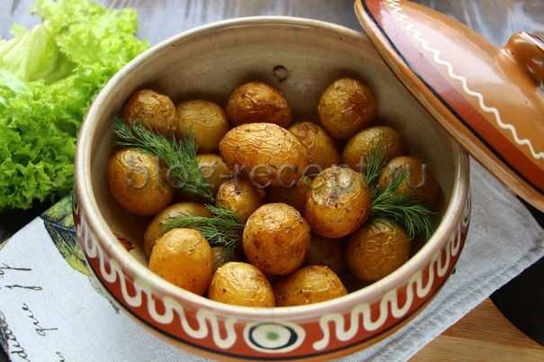Запеченный молодой картофель в духовке целиком
