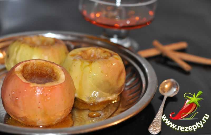 Печеные яблоки в духовке – вкусная ностальгия. рецепты печеных яблок в духовке: с медом, творогом, орехами, рисом, имбирем